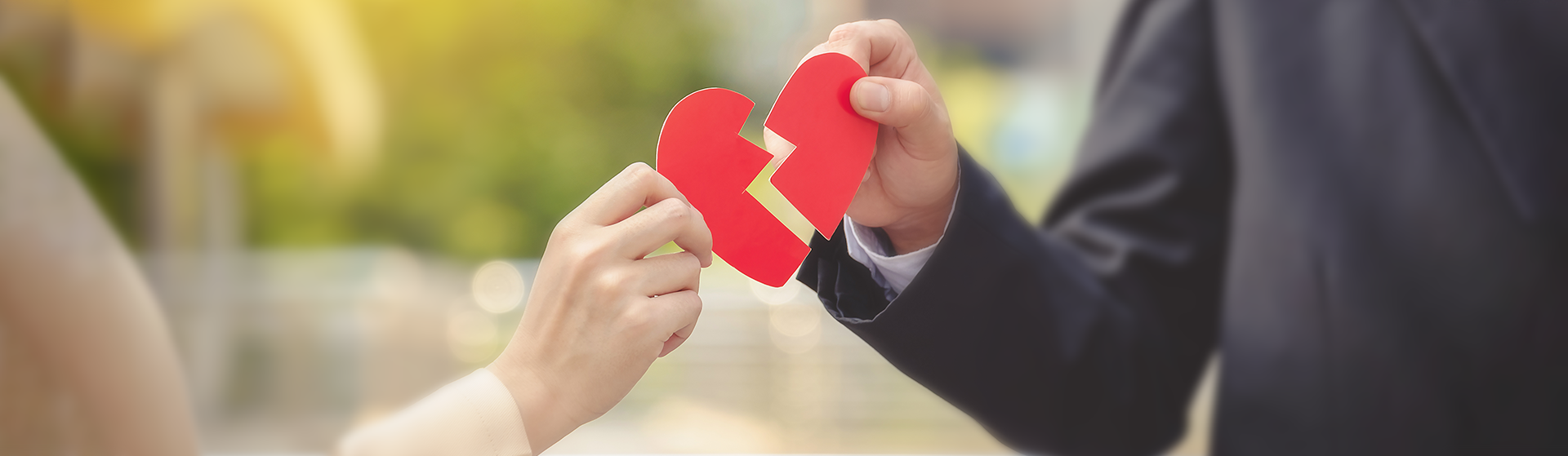 A couple opting for a low cost divorce with mediation